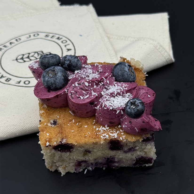 Pastel de Coco y Arándanos 